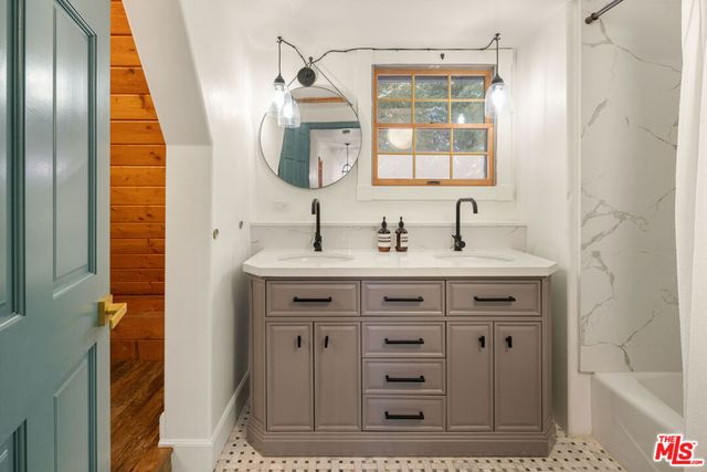 24015 Altdorf Drive, Crestline, CA 92325