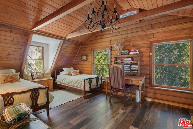 24015 Altdorf Drive, Crestline, CA 92325