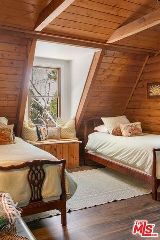 24015 Altdorf Drive, Crestline, CA 92325