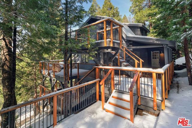 24015 Altdorf Drive, Crestline, CA 92325