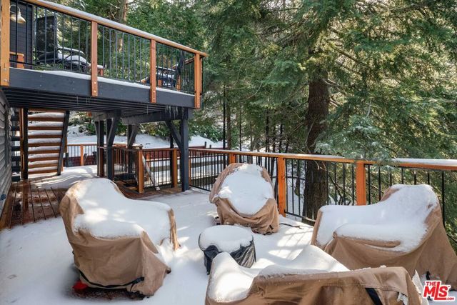 24015 Altdorf Drive, Crestline, CA 92325