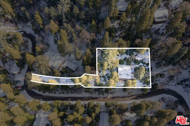 24015 Altdorf Drive, Crestline, CA 92325