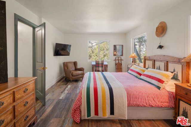 24015 Altdorf Drive, Crestline, CA 92325