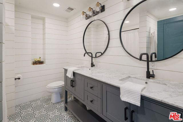 24015 Altdorf Drive, Crestline, CA 92325