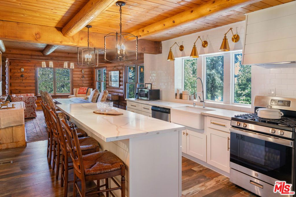 24015 Altdorf Drive, Crestline, CA 92325