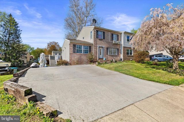 1037 TOM PAINE DR, Lancaster, PA 17603