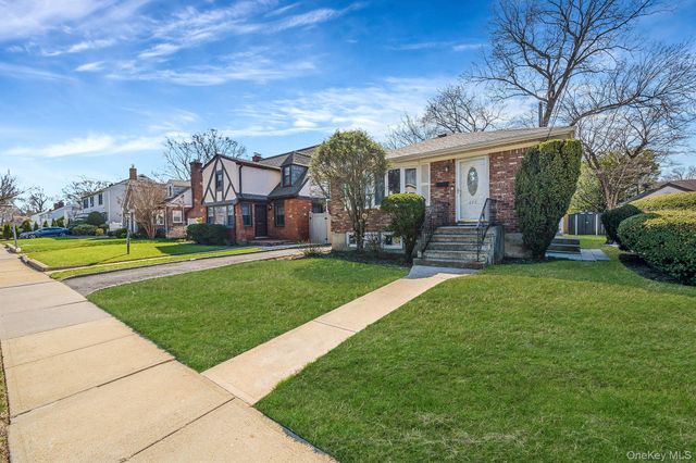 828 Barth Drive, North Baldwin, NY 11510