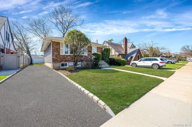 828 Barth Drive, North Baldwin, NY 11510