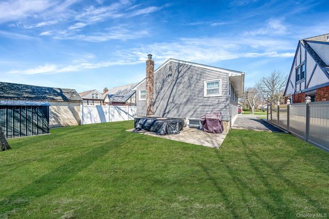 828 Barth Drive, North Baldwin, NY 11510