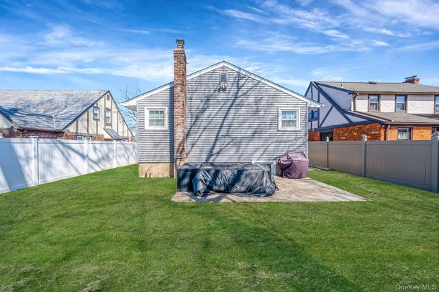 828 Barth Drive, North Baldwin, NY 11510