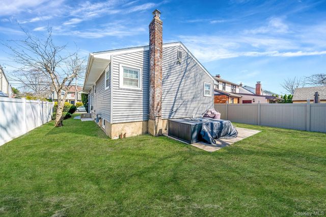 828 Barth Drive, North Baldwin, NY 11510