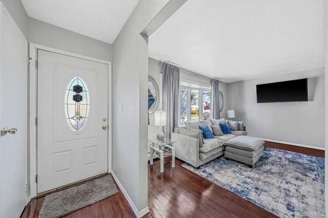 828 Barth Drive, North Baldwin, NY 11510