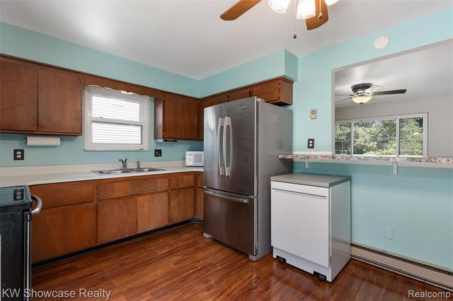 8621 Oakside Avenue, Commerce Twp, MI 48382