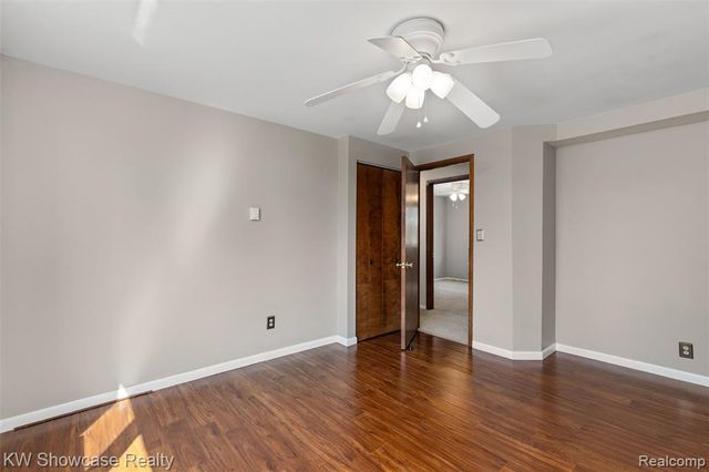 8621 Oakside Avenue, Commerce Twp, MI 48382