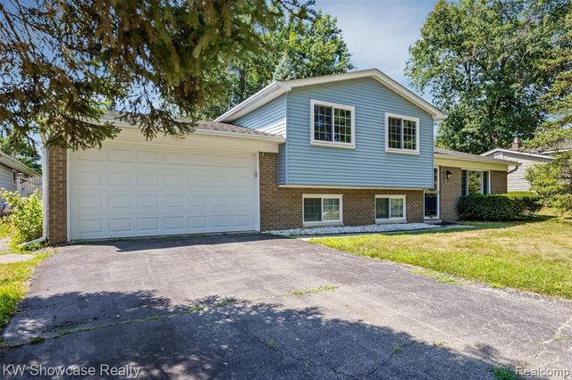8621 Oakside Avenue, Commerce Twp, MI 48382
