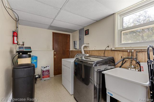 8621 Oakside Avenue, Commerce Twp, MI 48382
