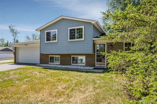 8621 Oakside Avenue, Commerce Twp, MI 48382
