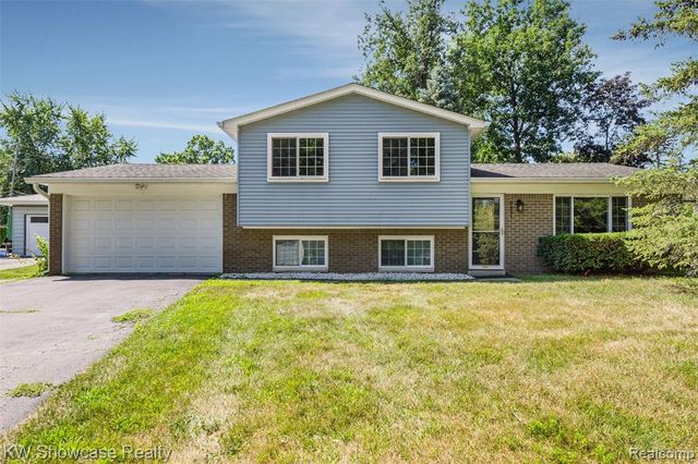 8621 Oakside Avenue, Commerce Twp, MI 48382