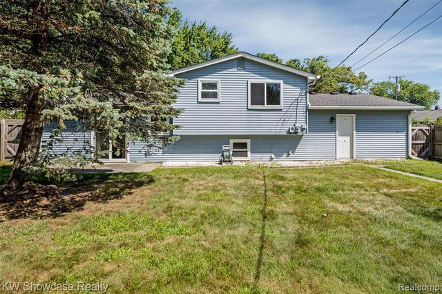 8621 Oakside Avenue, Commerce Twp, MI 48382