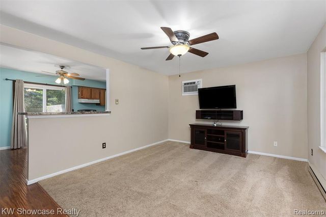 8621 Oakside Avenue, Commerce Twp, MI 48382