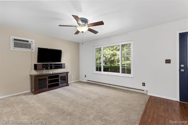 8621 Oakside Avenue, Commerce Twp, MI 48382