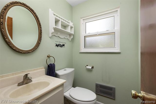 8621 Oakside Avenue, Commerce Twp, MI 48382