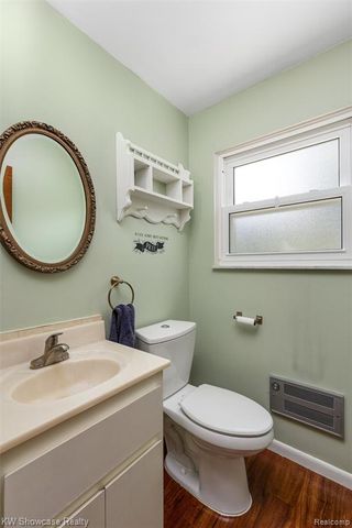 8621 Oakside Avenue, Commerce Twp, MI 48382