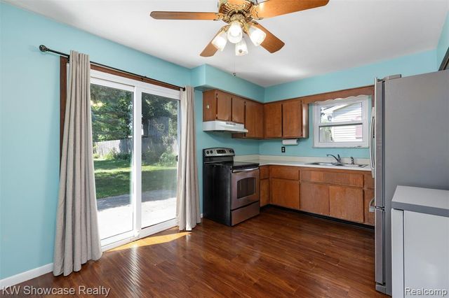 8621 Oakside Avenue, Commerce Twp, MI 48382