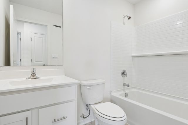 2111 Yellowstone Boulevard, Mundelein, IL 60060
