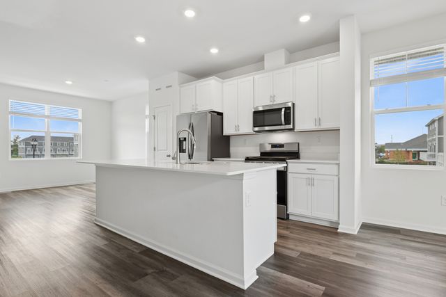 2111 Yellowstone Boulevard, Mundelein, IL 60060