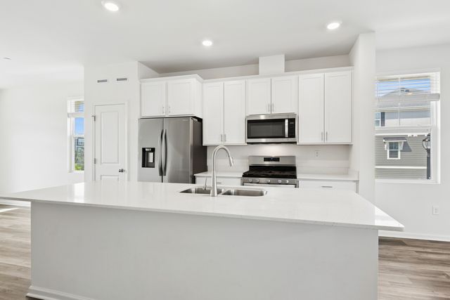2111 Yellowstone Boulevard, Mundelein, IL 60060