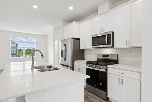 2111 Yellowstone Boulevard, Mundelein, IL 60060
