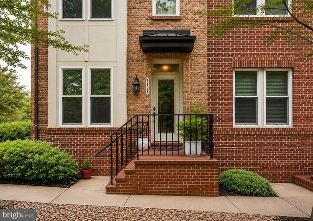 1121 S LINCOLN ST, Arlington, VA 22204