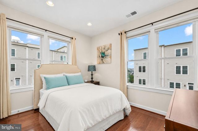 1121 S LINCOLN ST, Arlington, VA 22204