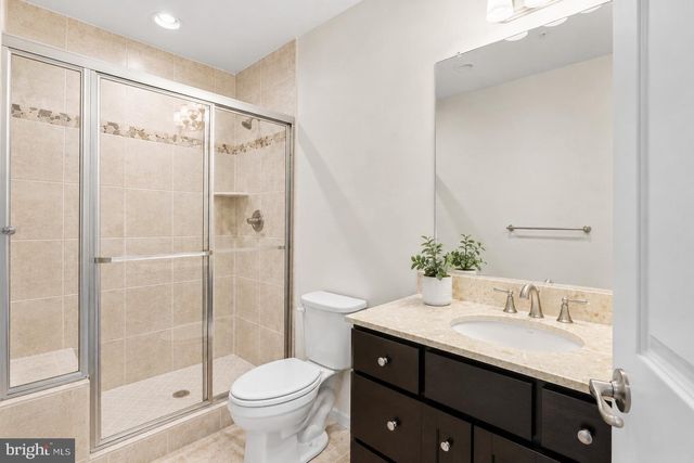 1121 S LINCOLN ST, Arlington, VA 22204