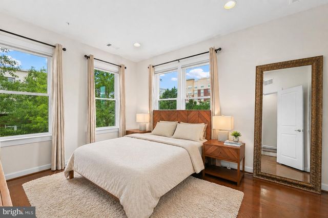1121 S LINCOLN ST, Arlington, VA 22204