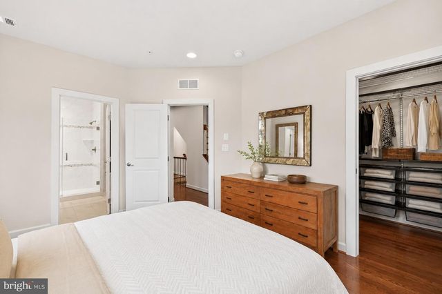 1121 S LINCOLN ST, Arlington, VA 22204