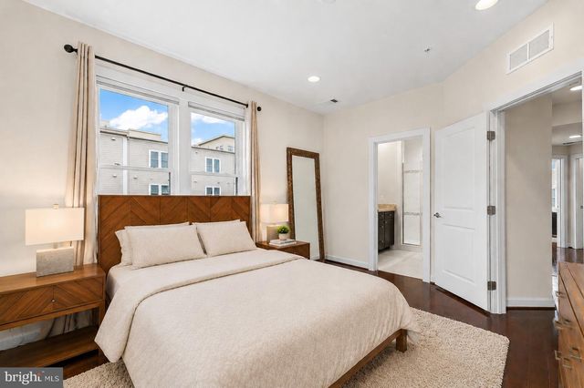 1121 S LINCOLN ST, Arlington, VA 22204