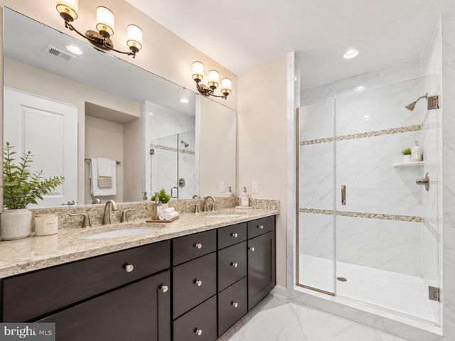1121 S LINCOLN ST, Arlington, VA 22204