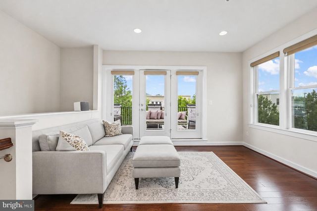 1121 S LINCOLN ST, Arlington, VA 22204