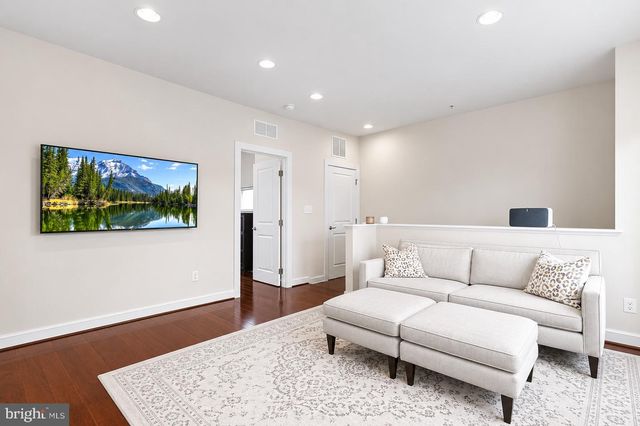 1121 S LINCOLN ST, Arlington, VA 22204