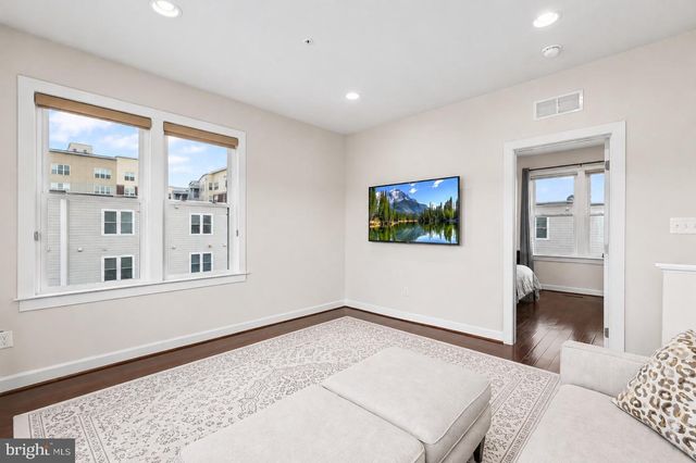 1121 S LINCOLN ST, Arlington, VA 22204