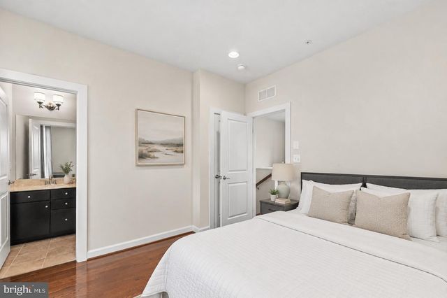 1121 S LINCOLN ST, Arlington, VA 22204