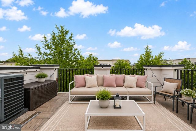 1121 S LINCOLN ST, Arlington, VA 22204