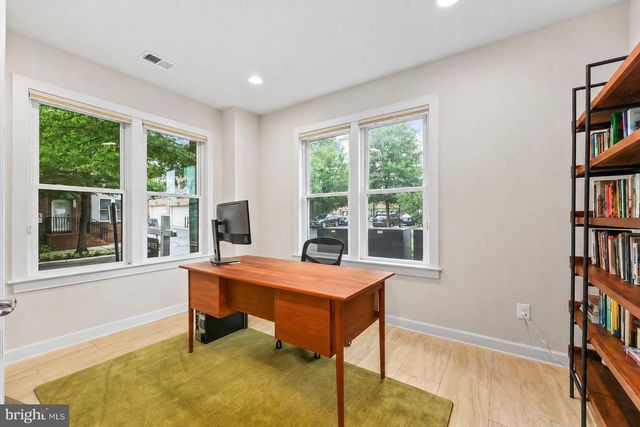1121 S LINCOLN ST, Arlington, VA 22204