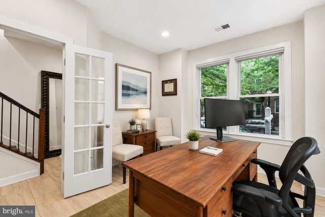 1121 S LINCOLN ST, Arlington, VA 22204