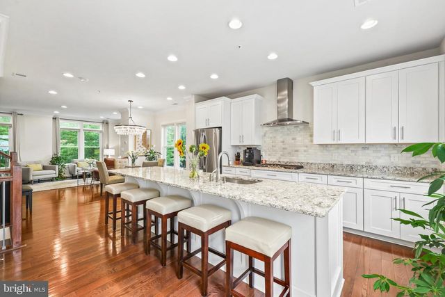 1121 S LINCOLN ST, Arlington, VA 22204