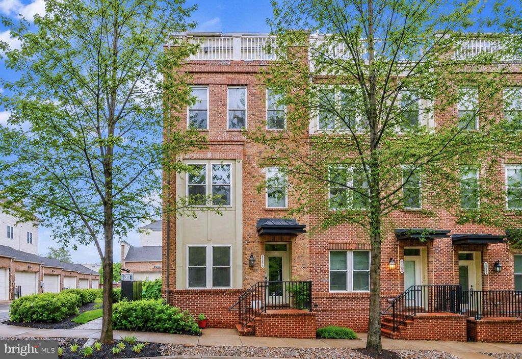 1121 S LINCOLN ST, Arlington, VA 22204