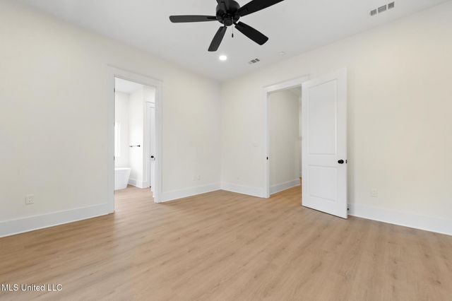 13401 Cox Road, Ocean Springs, MS 39565