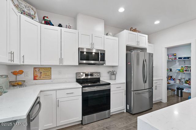 8710 Maclaren Ave, Yakima, WA 98908